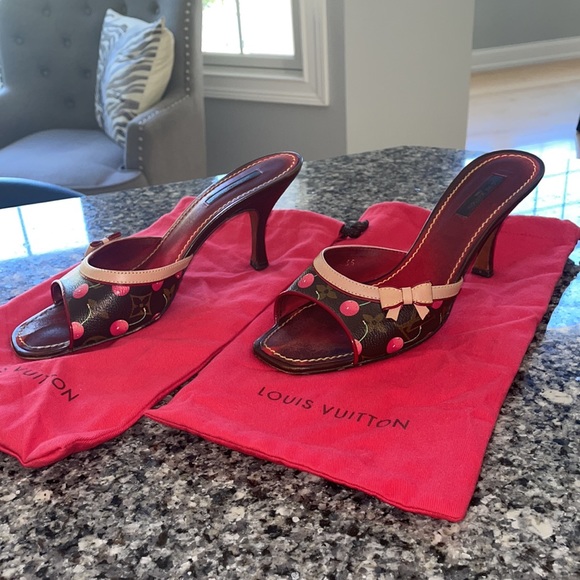 靴 Louis Vuitton Cherry Sandals 36 1/2 LOUIS VUITTON Vintage Monogram Cherry Sandals Red Leather